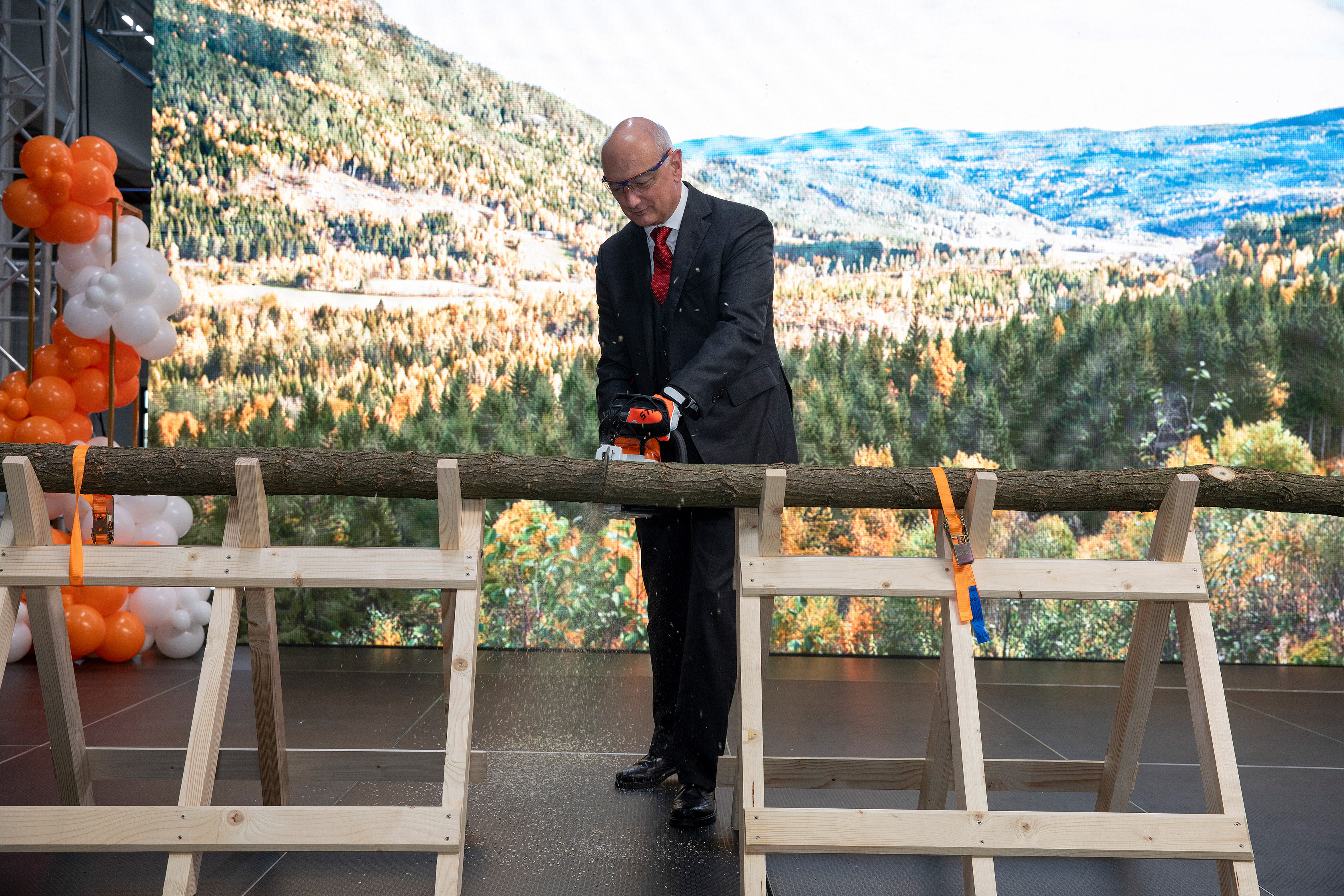 STIHL stärkt globalen Fertigungsverbund mit der Eröffnung seines ersten Akku-Werkes in Rumänien 