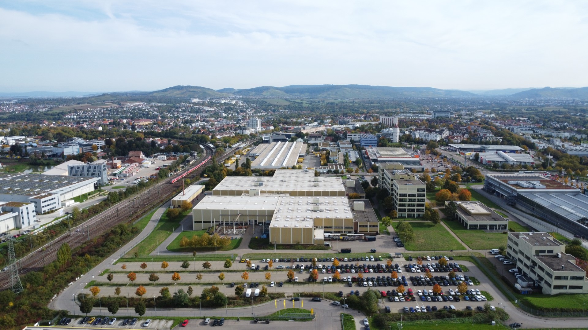 Luftaufnahme des Geländes im Waiblinger Gewerbegebiet „Am Wasserturm“, das STIHL von der Firma Syntegon erworben hat.